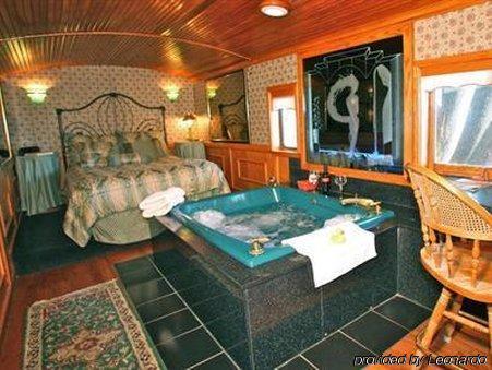 Featherbed Railroad Upper Lake Quarto foto