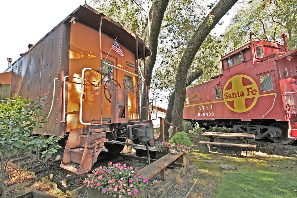 Featherbed Railroad Upper Lake Exterior foto