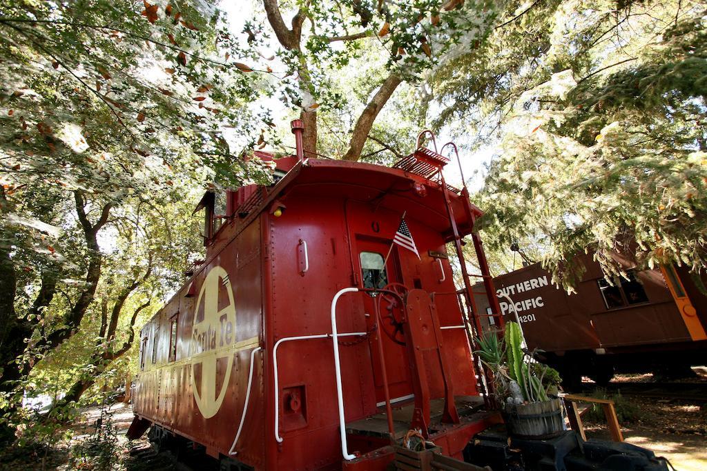 Featherbed Railroad Upper Lake Exterior foto