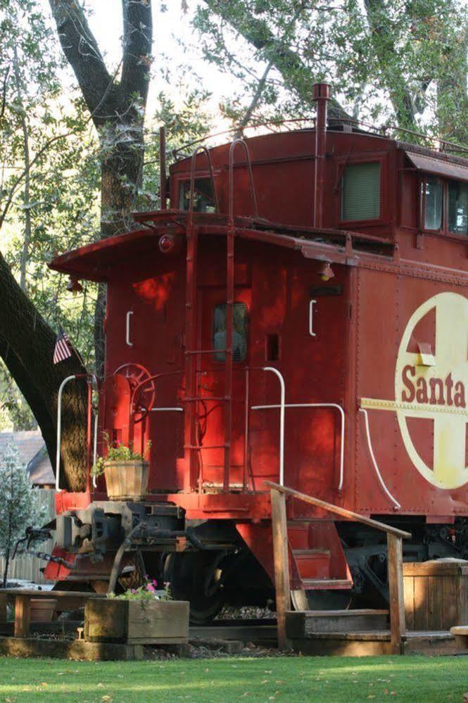 Featherbed Railroad Upper Lake Exterior foto